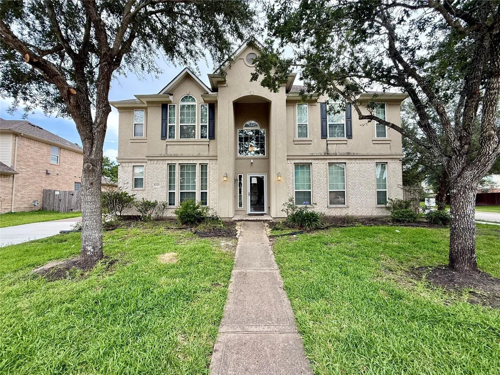 Unit for sale at 12501 Peppercreek Ln, Pearland, TX 77584