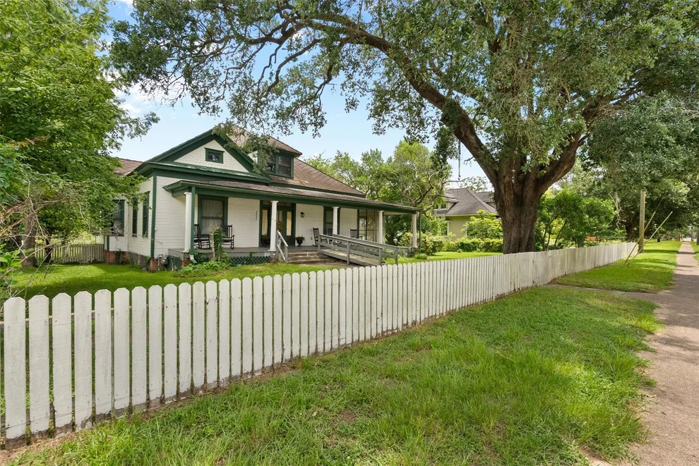 Unit for sale at 2027 Grand Avenue, Liberty, TX 77575