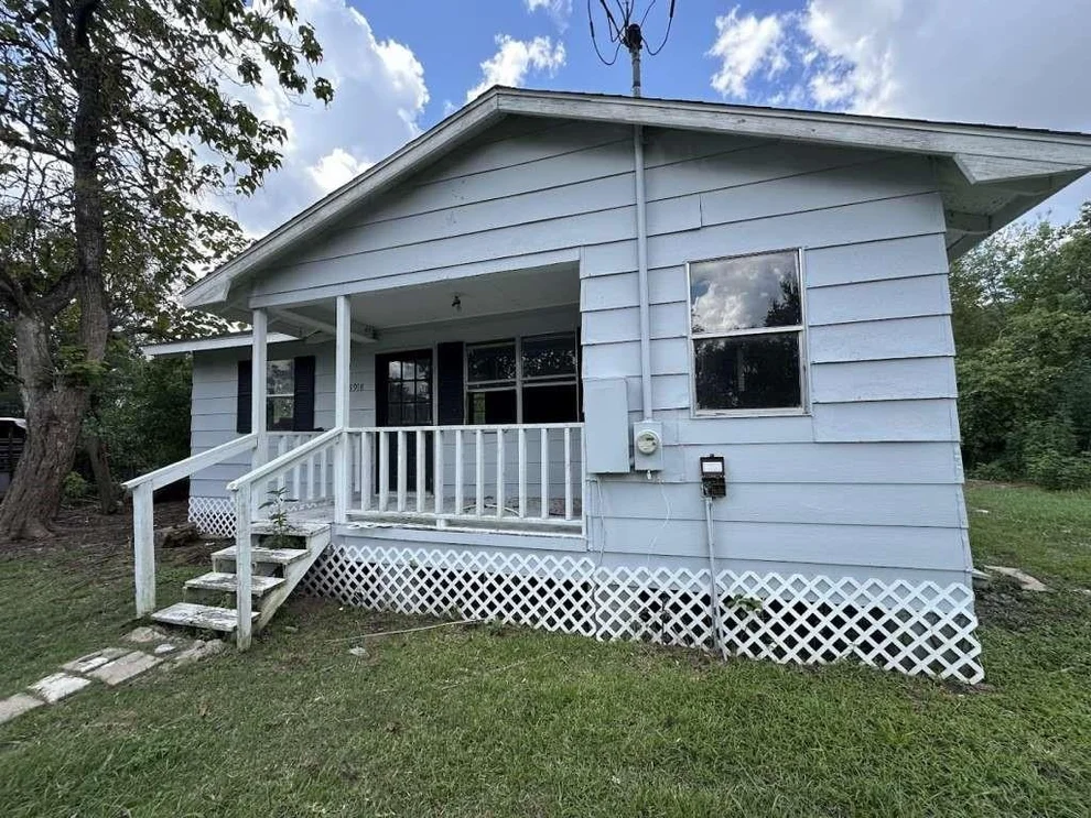 Unit for sale at 3918 N Sycamore Street, Bedias, TX 77831