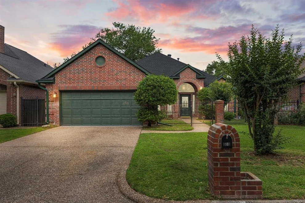 Unit for sale at 6542 Shinnecock Hills Drive, Houston, TX 77069
