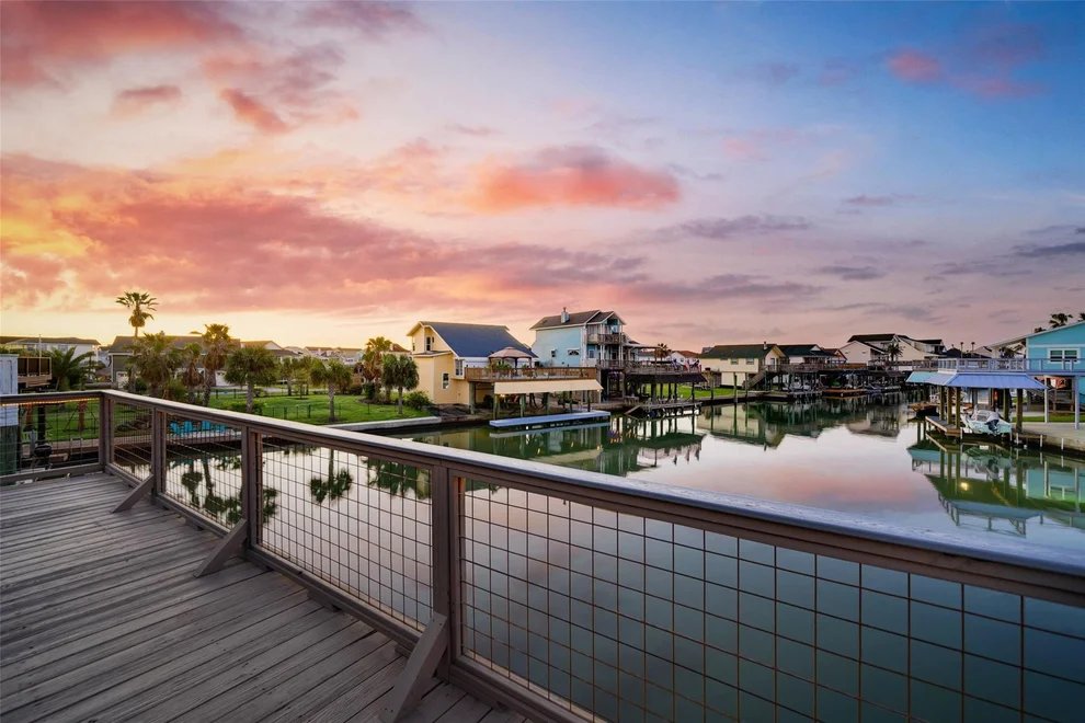 Unit for sale at 1127 Tiki Drive, Tiki Island, TX 77554