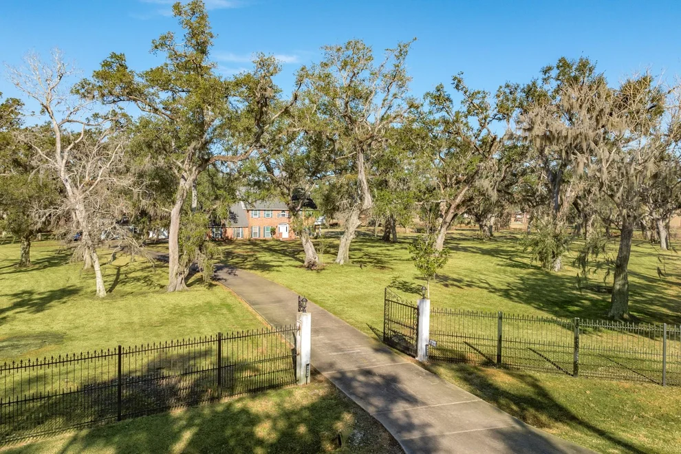 Unit for sale at 1907 Oak Island Drive, Lake Jackson, TX 77566