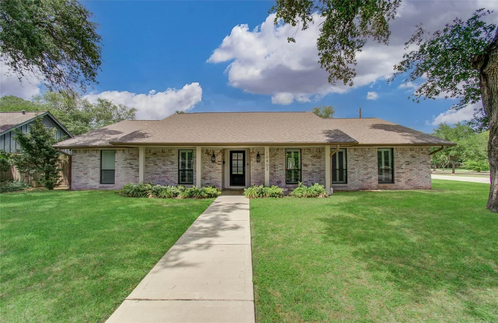 Unit for sale at 10402 Hazelhurst Drive, Houston, TX 77043