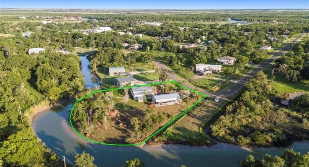Unit for sale at 101 Oyster Street, Anahuac, TX 77514