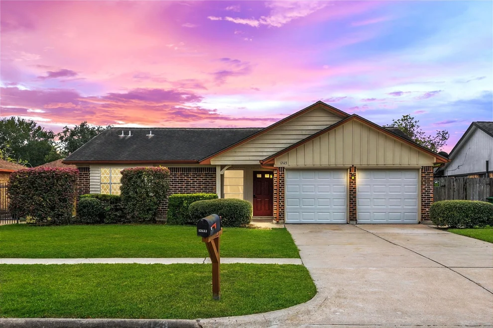 Unit for sale at 12123 Plumpoint Drive, Houston, TX 77099