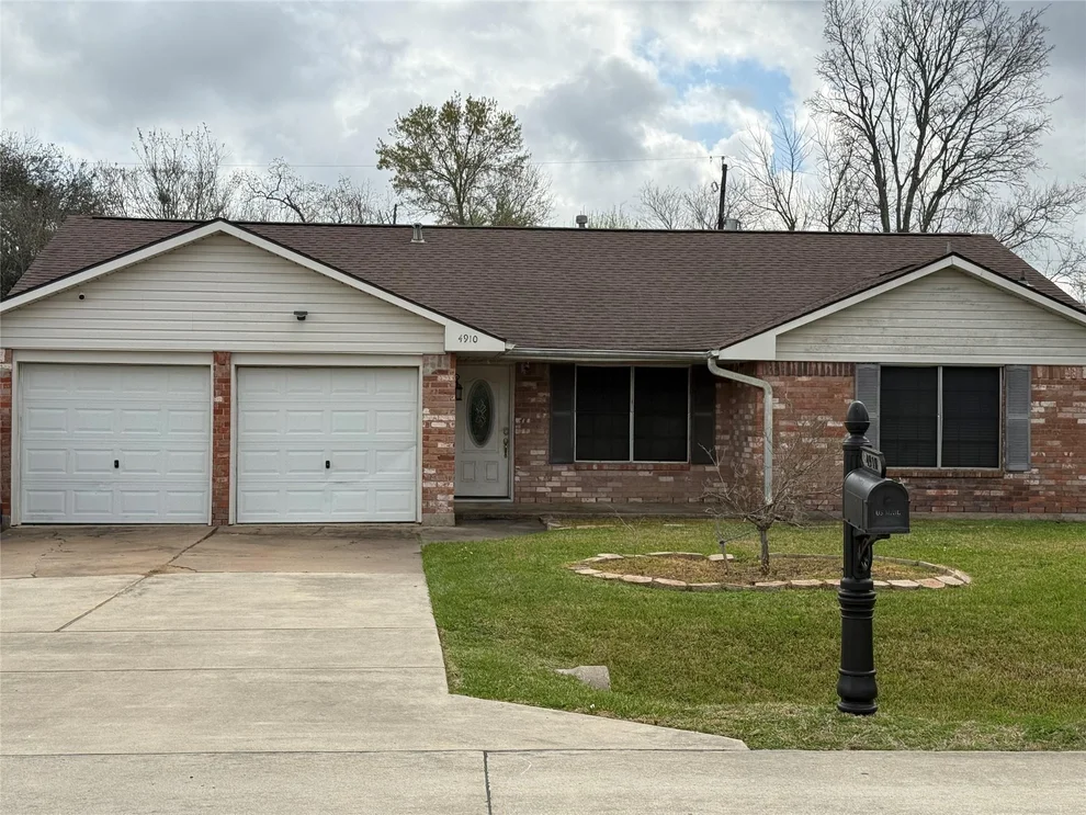 Unit for sale at 4910 29th Street, Dickinson, TX 77539