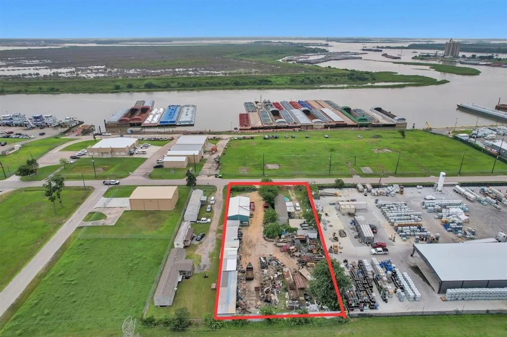 Unit for sale at 908 Lakeside Drive, Channelview, TX 77530