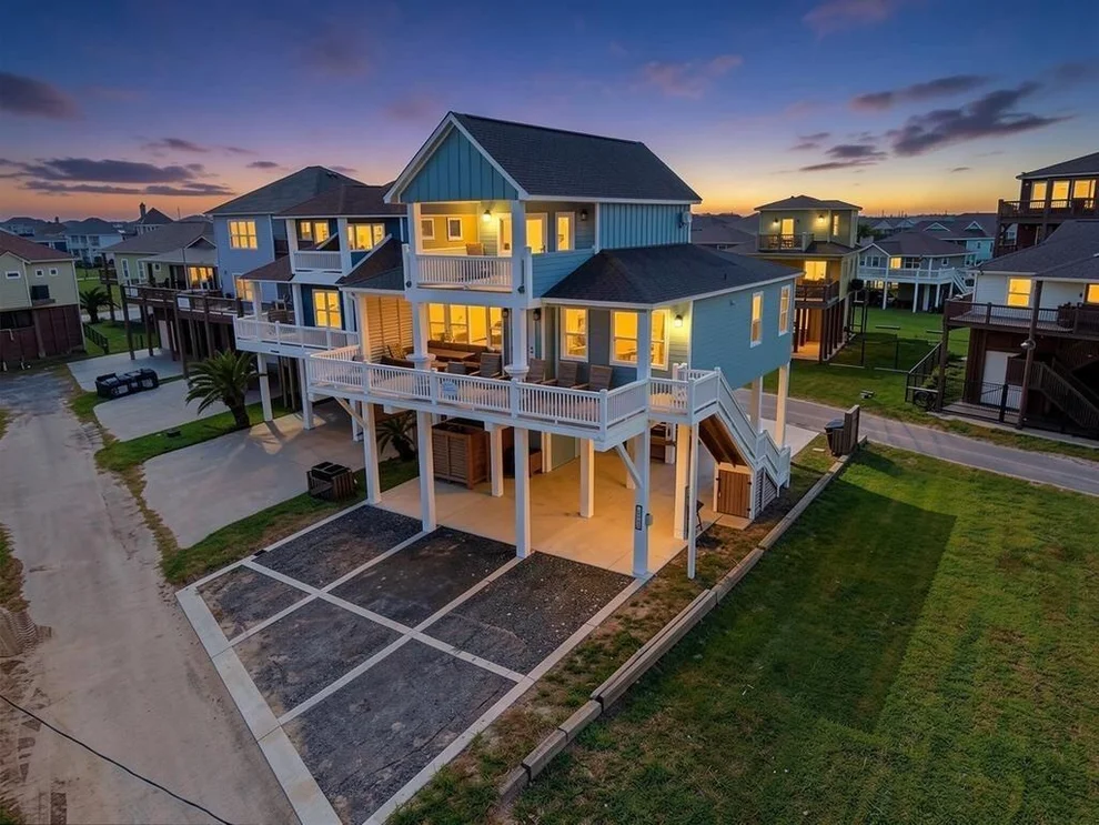 Unit for sale at 2906 Shady Lane, Crystal Beach, TX 77650