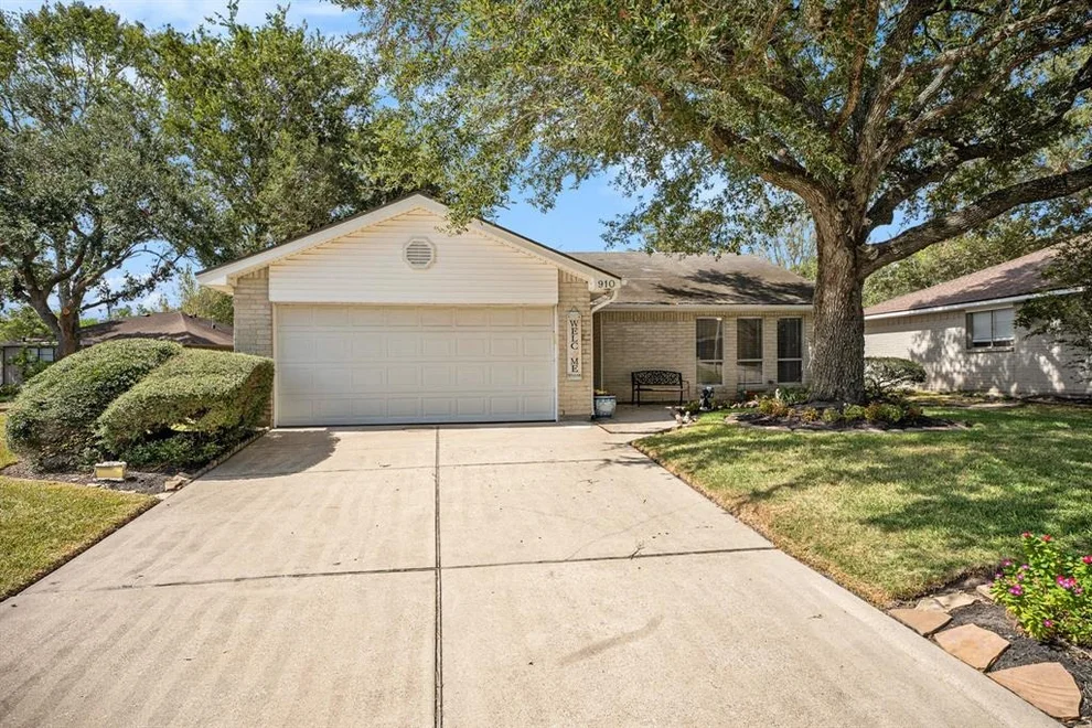 Unit for sale at 910 Postwood Lane, Pearland, TX 77584
