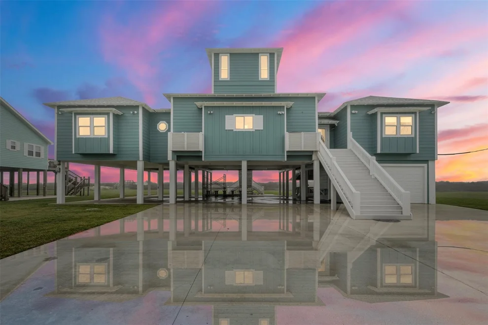 Unit for sale at 696 Villa Drive, Crystal Beach, TX 77650