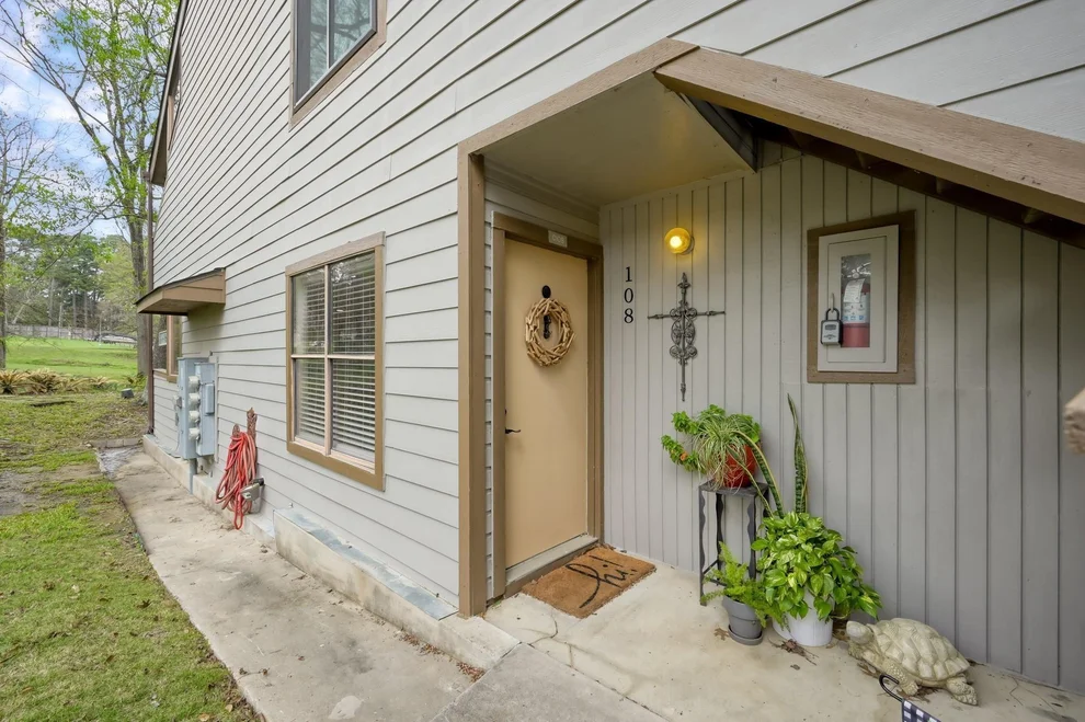 Unit for sale at 3900 Aspen Drive, Montgomery, TX 77356