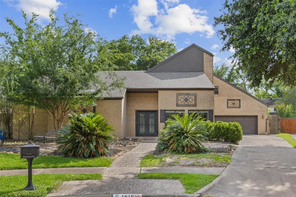 Unit for sale at 1616 Park Haven Drive, Houston, TX 77077