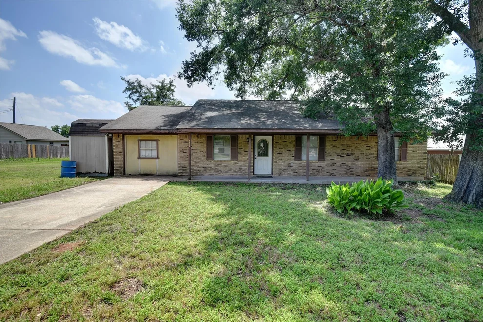 Unit for sale at 921 E 3rd Street, Bellville, TX 77418