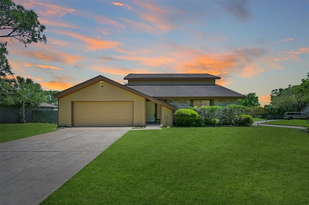Unit for sale at 211 Inwood Drive, Friendswood, TX 77546