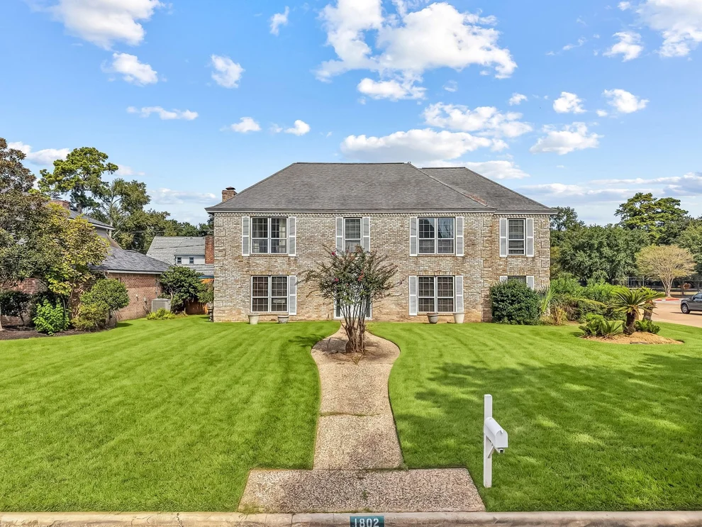 Unit for sale at 1802 Hamlin Valley Drive, Houston, TX 77090