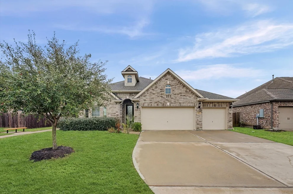 Unit for sale at 520 Oldham Street, League City, TX 77573