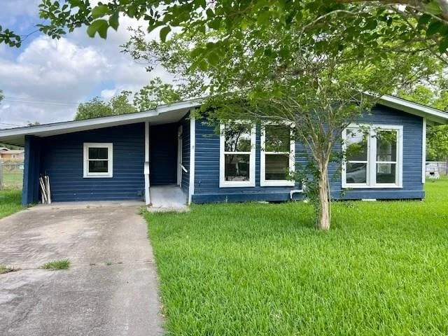 Unit for sale at 55 Blue Bonnet Court, Lake Jackson, TX 77566