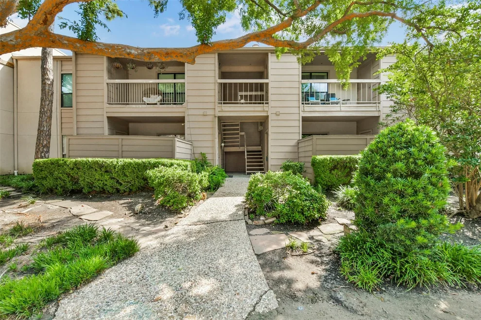 Photo of 2125 Augusta Drive, Houston, TX 77057