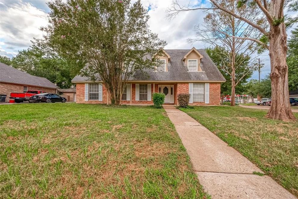 Unit for sale at 5902 Templegate Drive, Houston, TX 77066