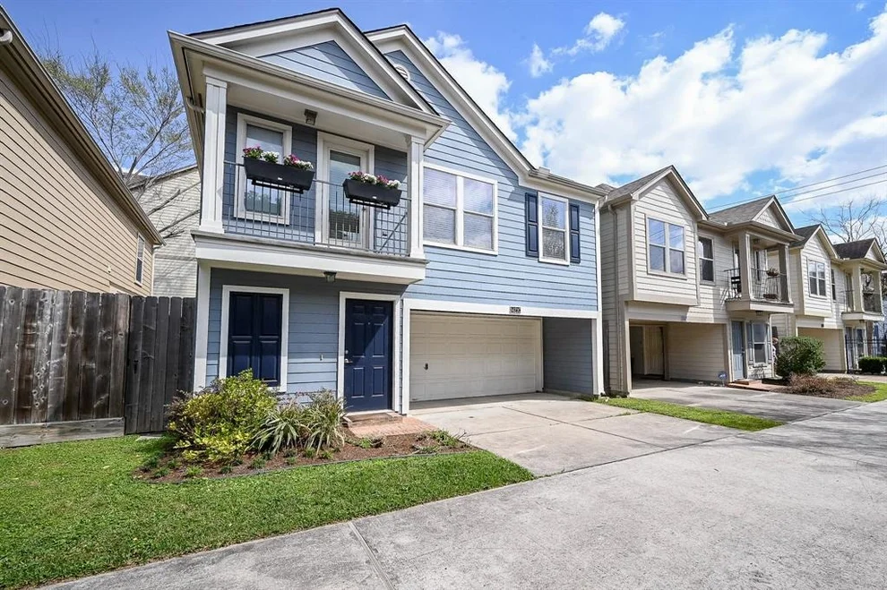 Unit for sale at 1421 W 26th Street, Houston, TX 77008
