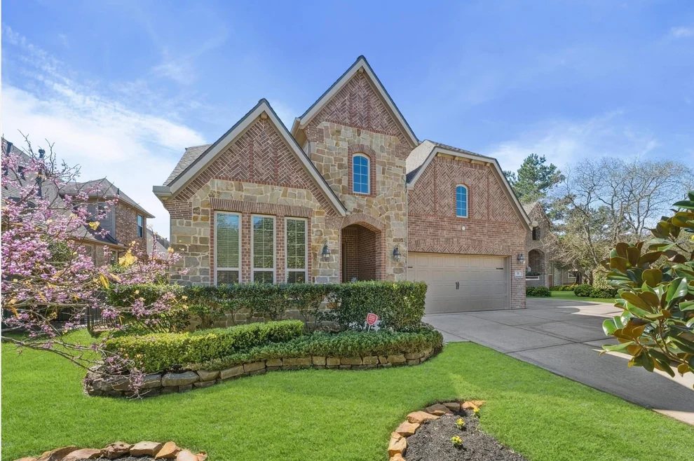 Unit for sale at 95 Lindenberry Circle, The Woodlands, TX 77389