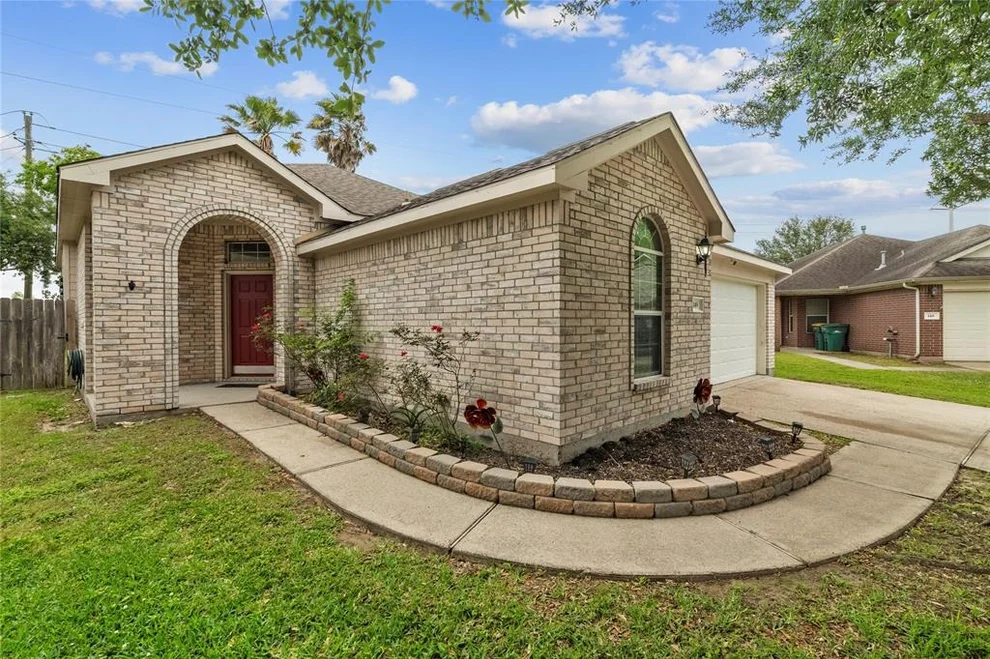 Unit for sale at 149 Silver Lake Court, La Marque, TX 77568
