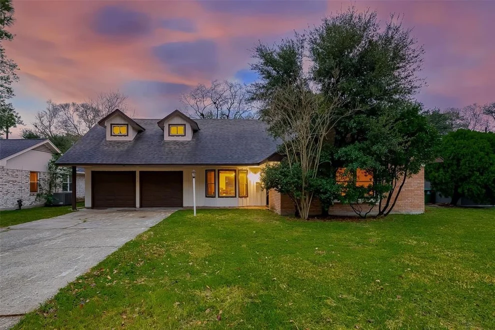 Unit for sale at 9538 Meadowcroft Drive, Houston, TX 77063