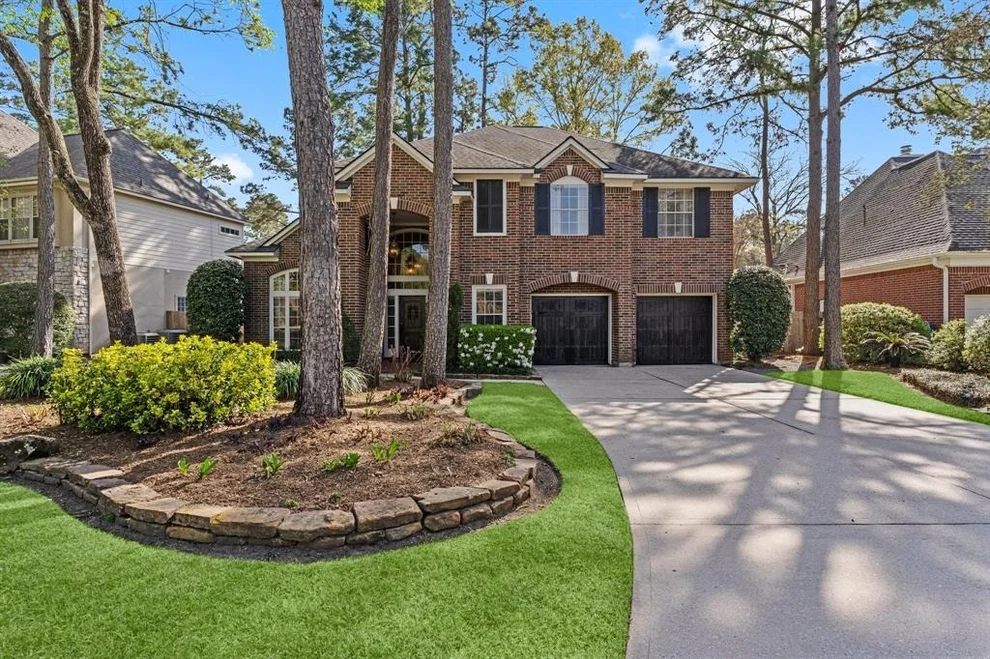 Unit for sale at 211 N Floral Leaf Circle, The Woodlands, TX 77381
