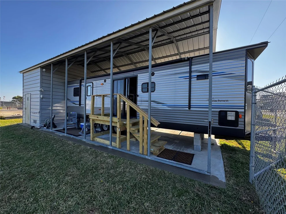 Unit for sale at 980 S Jacks, Crystal Beach, TX 77650