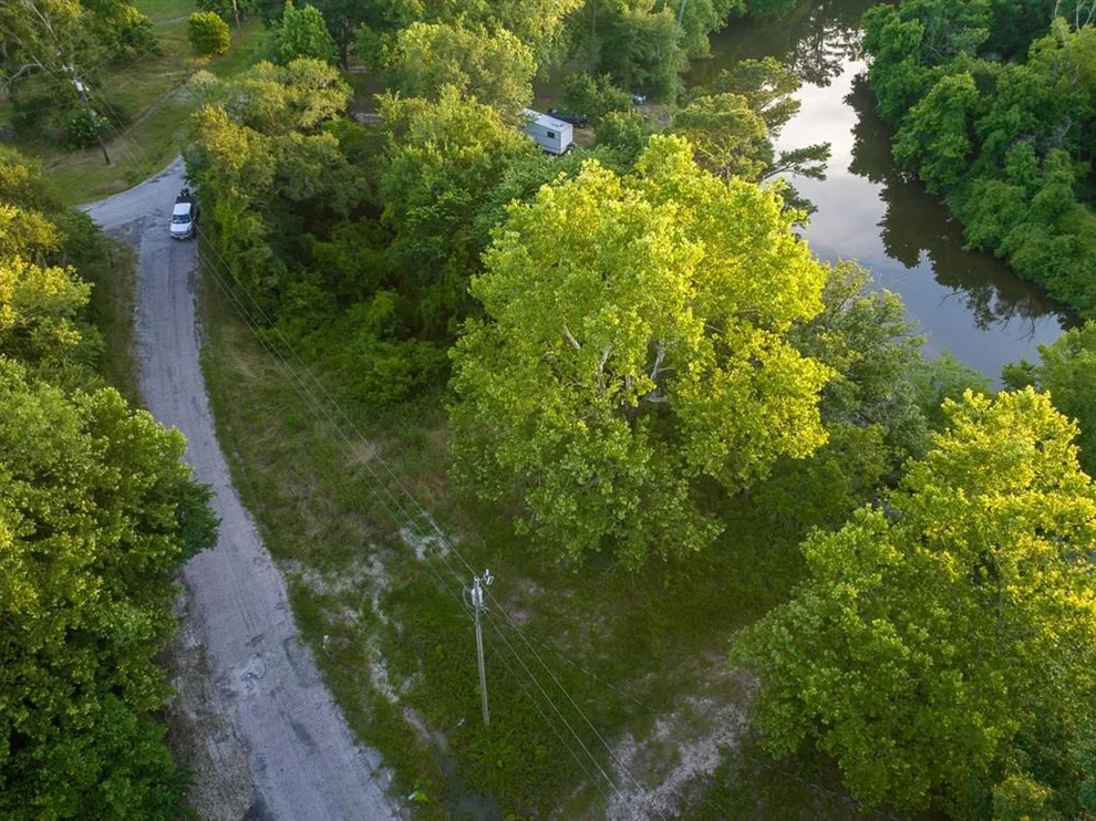 Unit for sale at 199 Fisherman's Trail, Huntsville, TX 77320