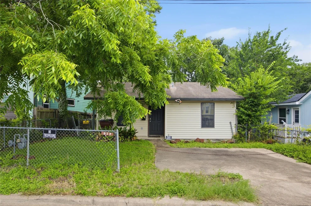 Unit for sale at 817 Chihuahua Street, Lockhart, TX 78644