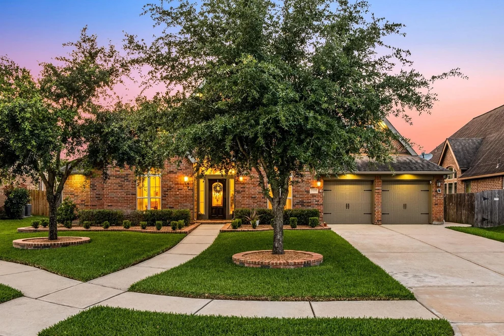 Unit for sale at 13909 Morgan Bay Drive, Pearland, TX 77584