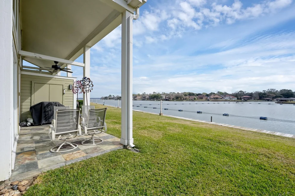 Unit for sale at 63 April Point Drive S, Conroe, TX 77356