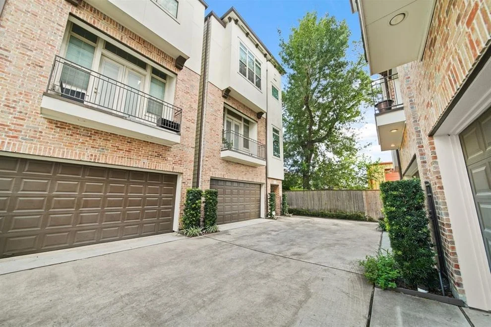 Unit for sale at 1034 W 26th Street, Houston, TX 77008