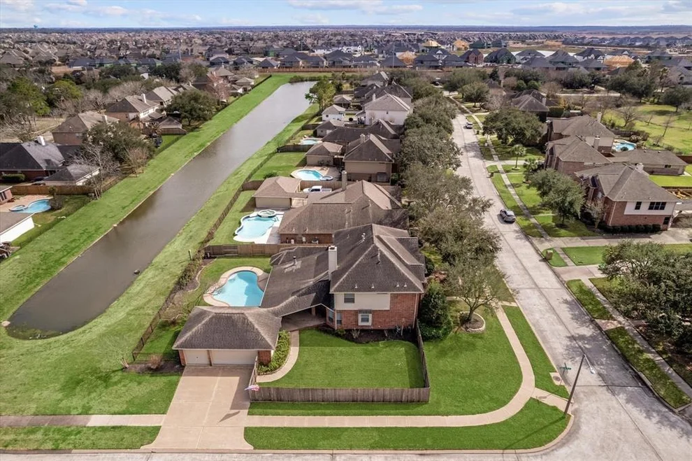 Unit for sale at 1901 Stillwater Drive, Friendswood, TX 77546