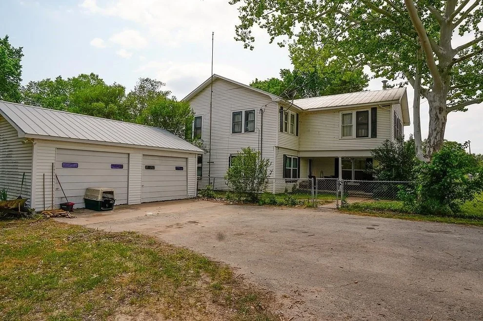Unit for sale at 1688 E State Highway 71, La Grange, TX 78945