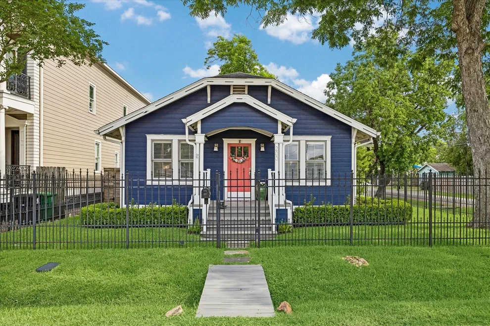 Unit for sale at 200 E 26th Street, Houston, TX 77008