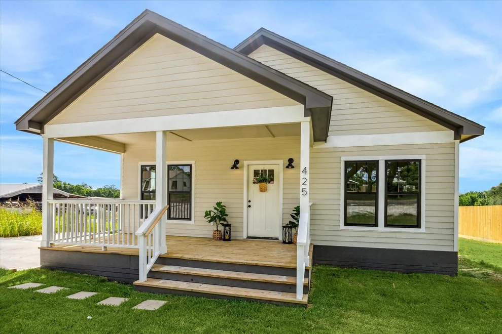 Unit for sale at 425 N Holland, Bellville, TX 77418