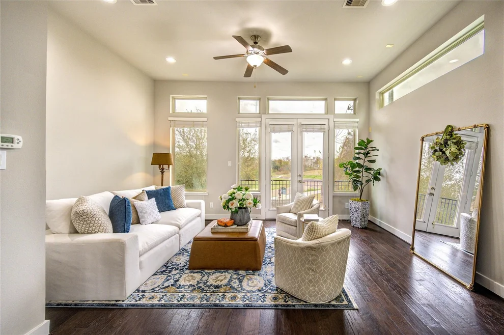 Unit for sale at 151 E 2nd Street, Houston, TX 77007