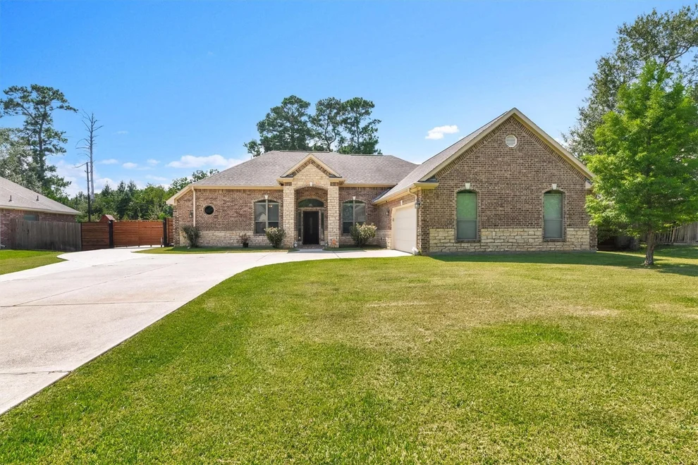 Unit for sale at 319 Weisinger Drive, Magnolia, TX 77354