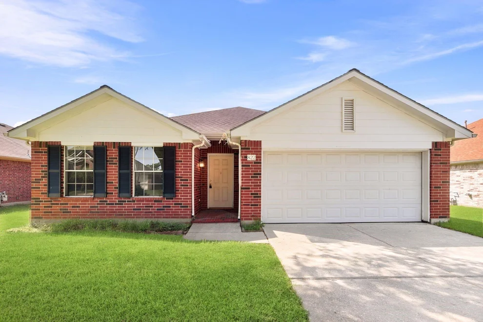 Unit for sale at 822 N Vista Drive, Houston, TX 77073