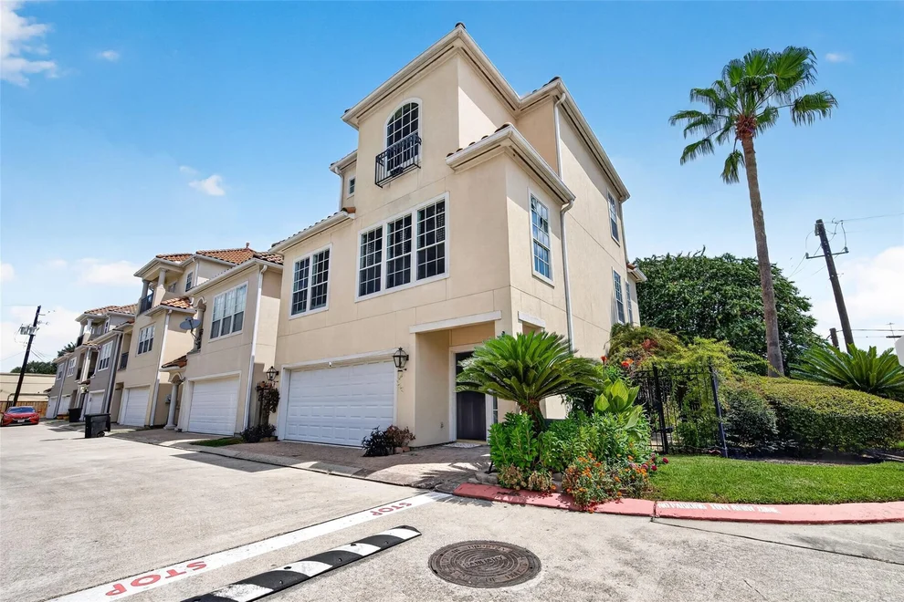 Unit for sale at 6035 N Arrowana Lane, Houston, TX 77036