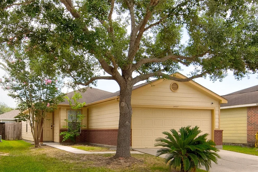 Unit for sale at 2027 Wooded Oaks Drive, Humble, TX 77396