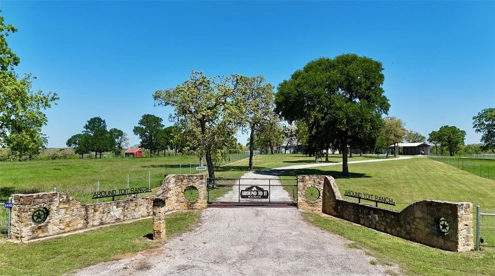 Unit for sale at 6440 Mockingbird Road, Flatonia, TX 78941
