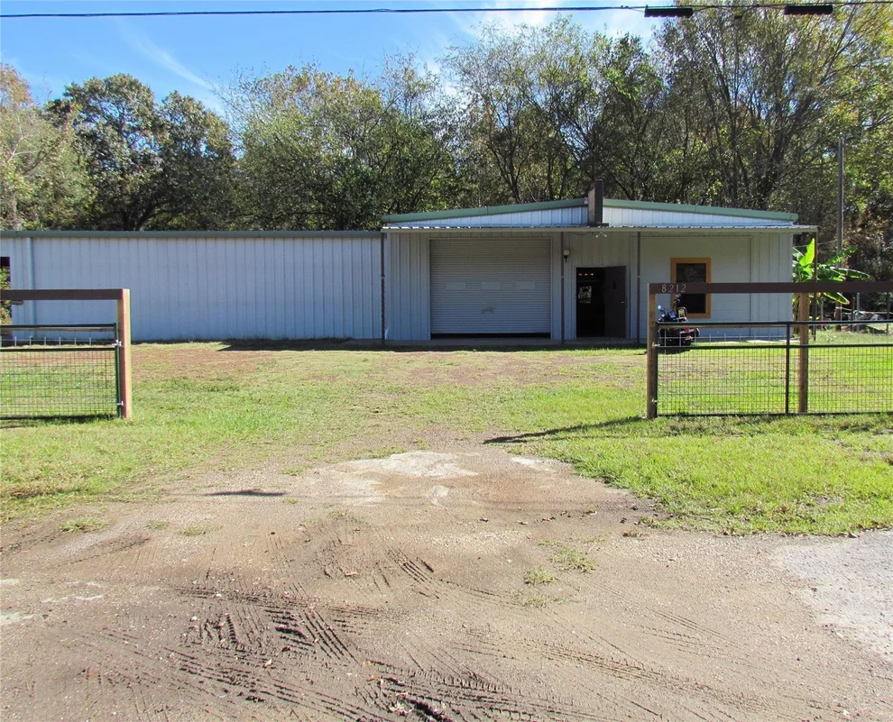 Unit for sale at 8212 N State Highway 19, Trinity, TX 75862