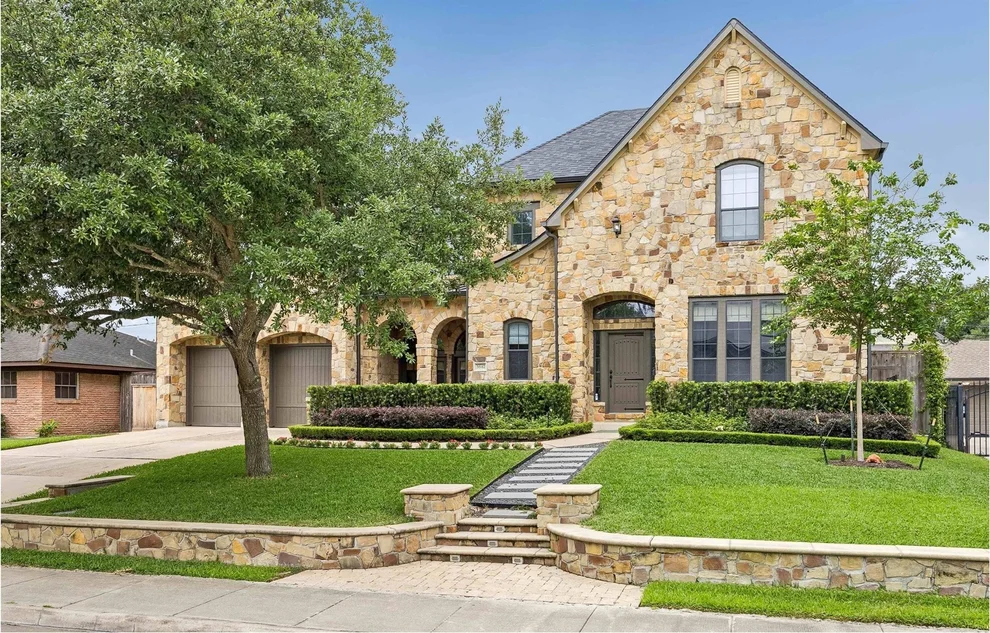 Unit for sale at 3642 Aberdeen Way, Houston, TX 77025