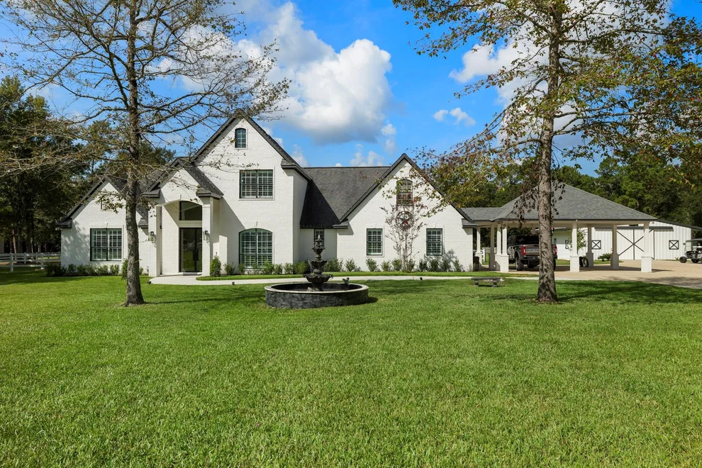 Unit for sale at 31219 Edgewater Dr Drive, Magnolia, TX 77354