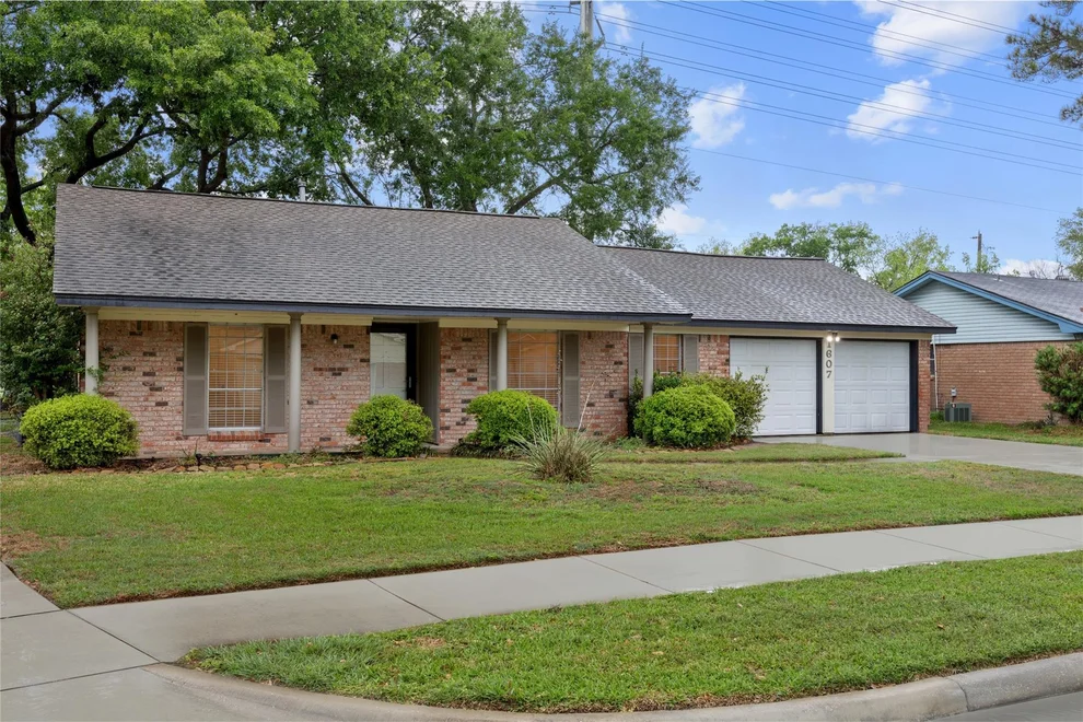 Unit for sale at 1607 Buescher Drive, Houston, TX 77043