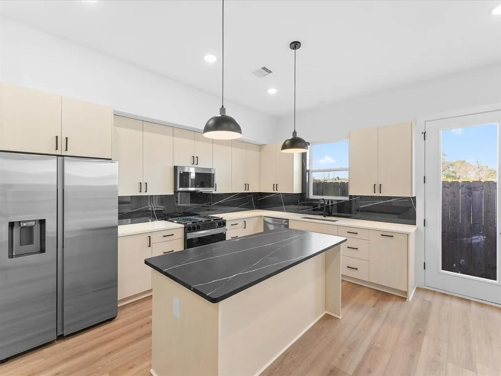 Unit for sale at 227 Noras Lane, Houston, TX 77022