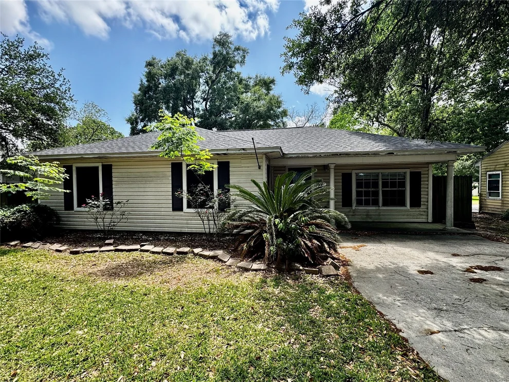 Unit for sale at 4535 Clermont Avenue, Groves, TX 77619